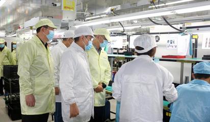 江夏區代區長張斐一行調研卓翼科技，共話智能手機產業發展新篇章